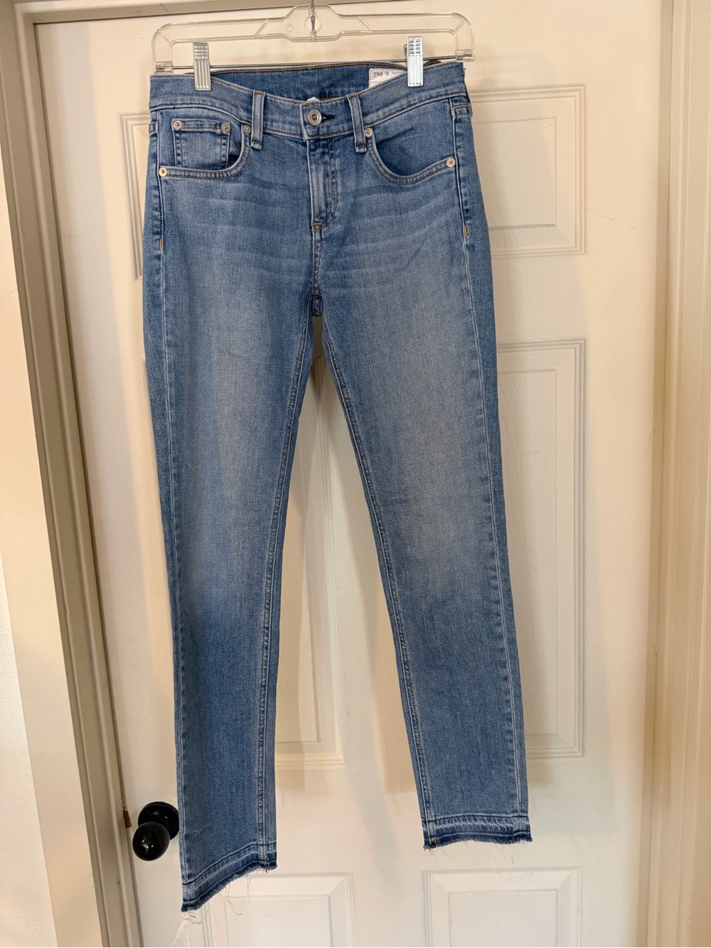 Woman’s skinny rag & bone Light Blue Denim Jeans Sz 28/29